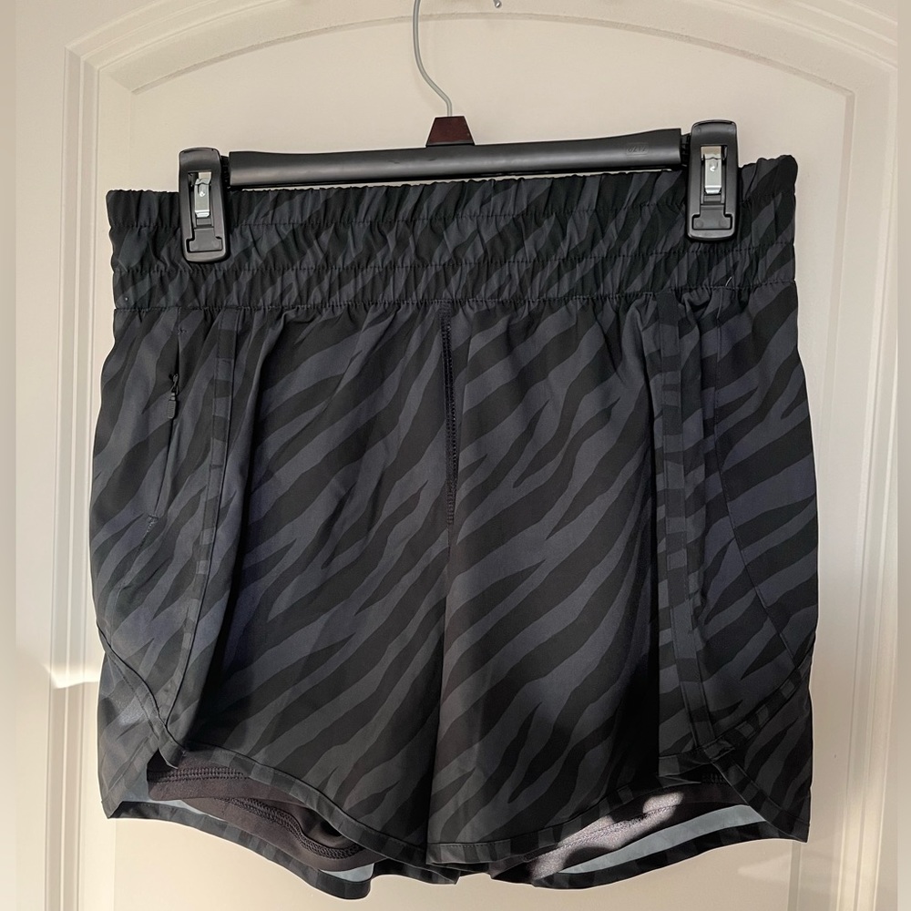 AVTA Black and Dark Gray Zebra Print Athletic Shorts S (4-6) NEVER WORN